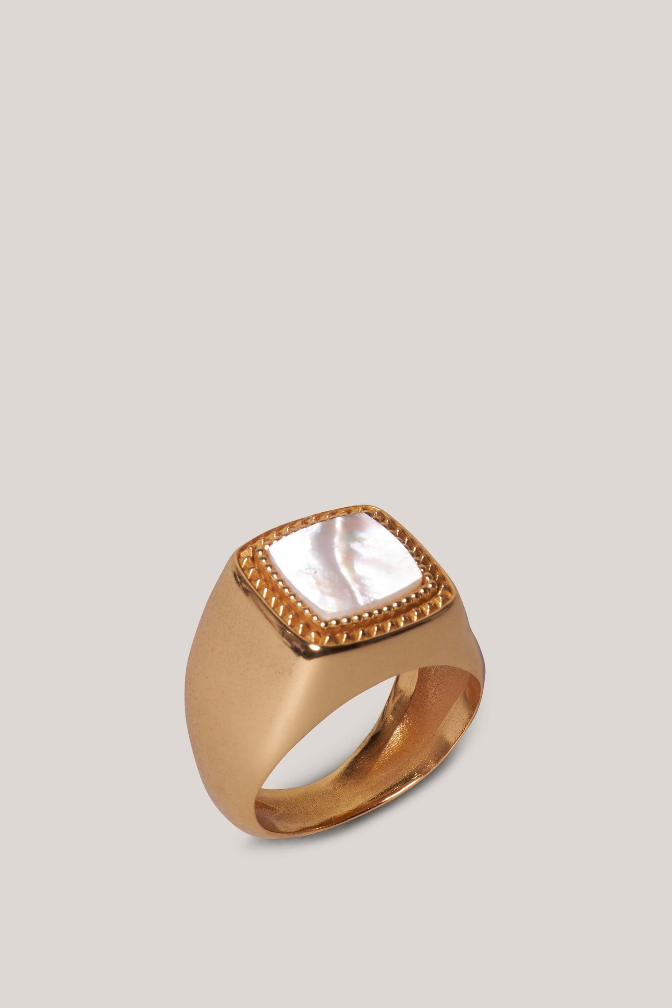 Mother-Of-Pearl Chevalier Ring