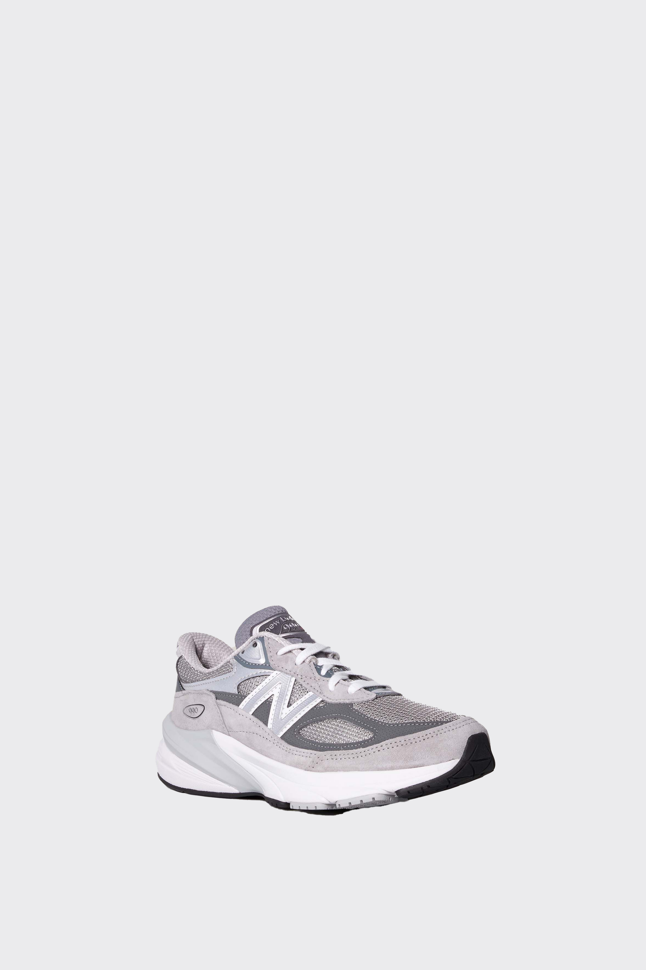 990v6 Sneakers