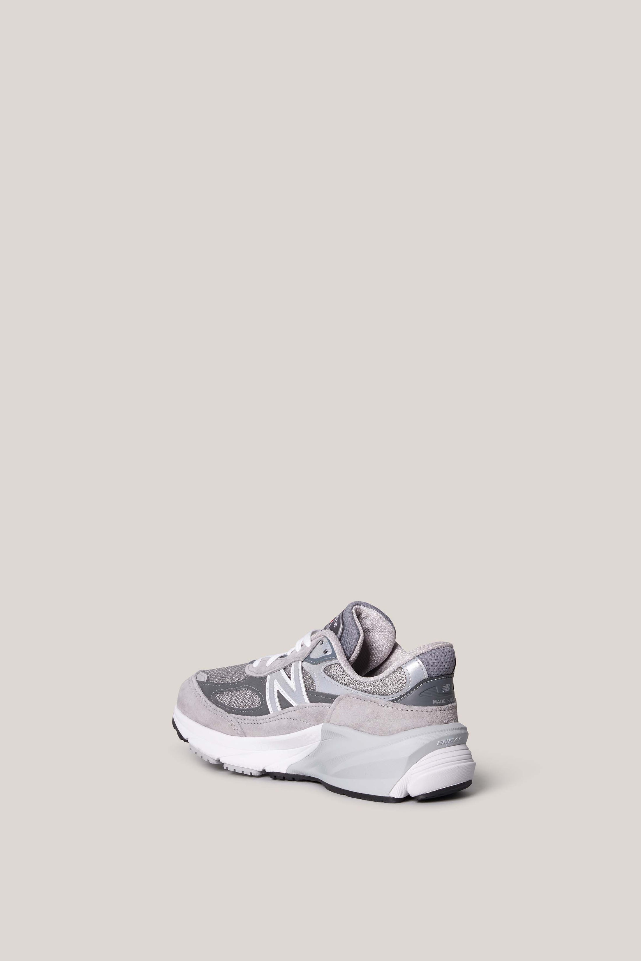 990v6 Sneakers
